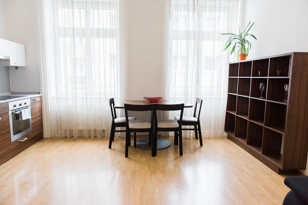 Lion Apartments In Historical Center, Bratislava Old Town Extérieur photo